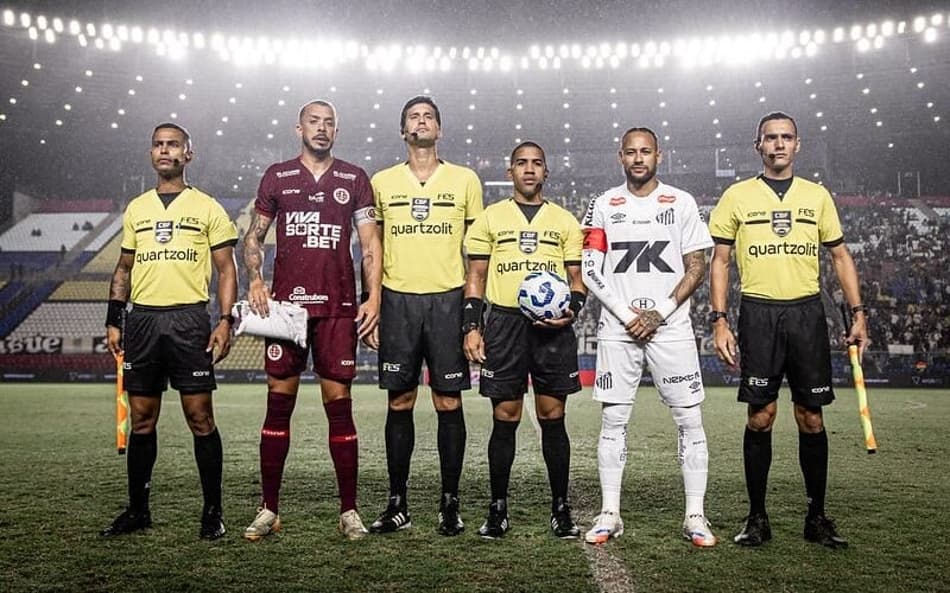 Neymar comandou a vitória do Santos no amisroso diante da Desportiva Ferroviária. Camisa 10 marcou um dos 3 gols da vitória santista. (Foto: Raul Baretta/ Santos FC)