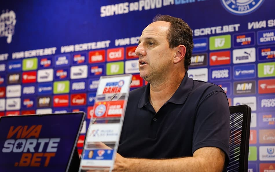 Rogério Ceni dá entrevista depois da partida contra o Galo (Foto: Letícia Martins / EC Bahia)