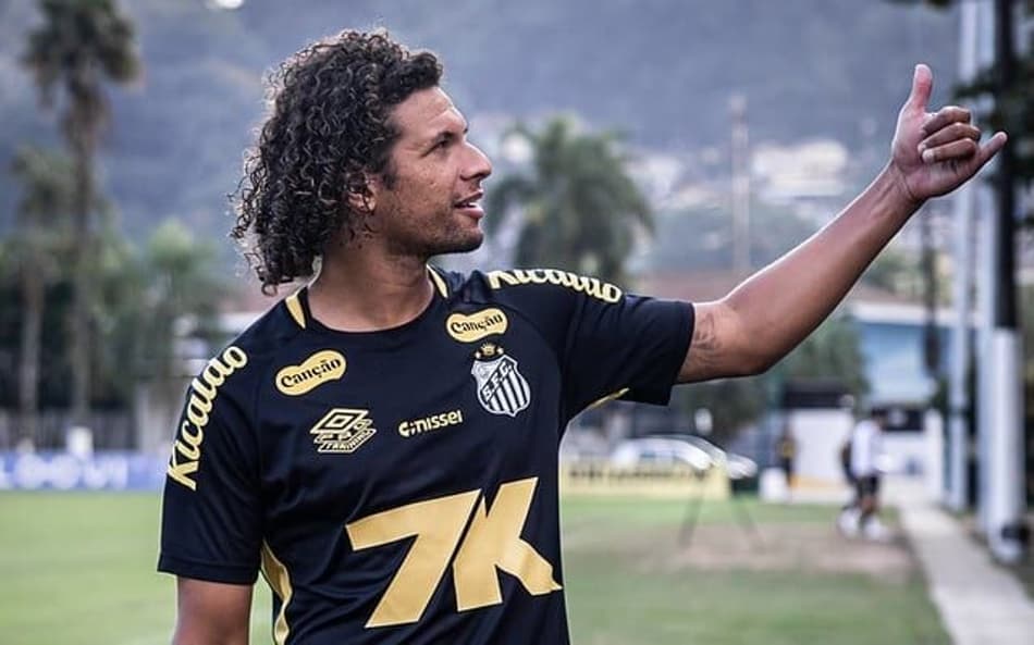 Willian Arão treina com o elenco do Santos no CT Rei Pelé. (Foto: Raul Baretta/ Santos FC)