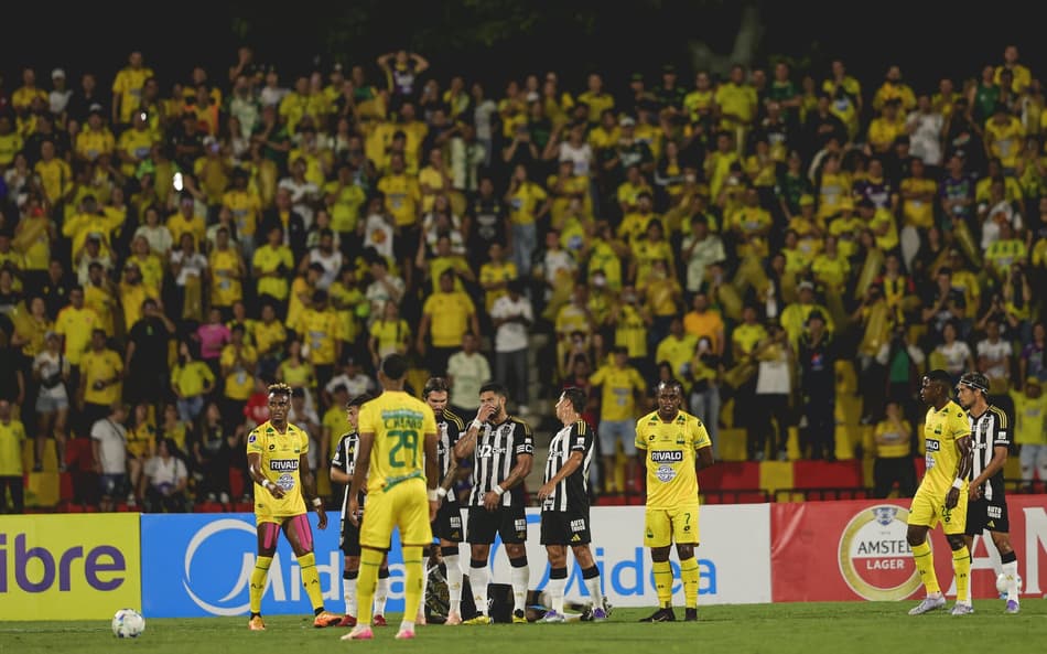 Jogadores do Atlético-MG contra o Bucaramanga (Foto: Pedro Souza / Atlético)