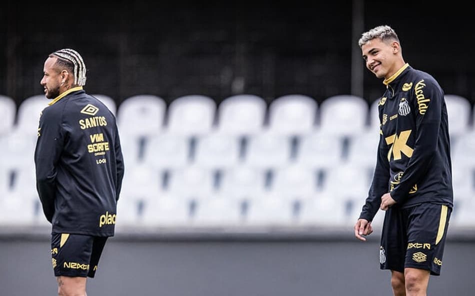 Neymar e Deivid Washington durante treino na Vila Belmiro. (Foto: Raul Baretta/ Santos FC)