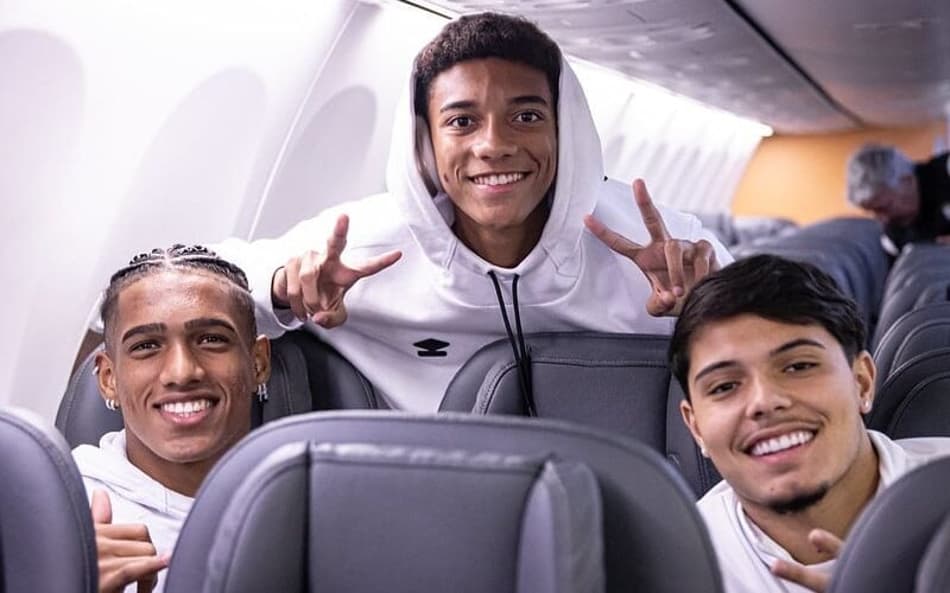 Robinho Jr. viaja com o elenco do Santos para o duelo contra o Mirassol. Time ficou hospedado em São José do Rio Preto. (Foto: Raul Baretta/ Santos FC)