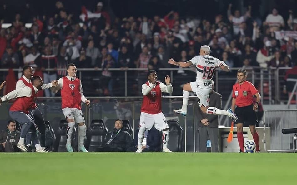 O atacante Luciano marcou os dois gols da vitória do São Paulo diante do Corinthians, no Morumbis. (Foto: Paulo Pinto / São Paulo FC)