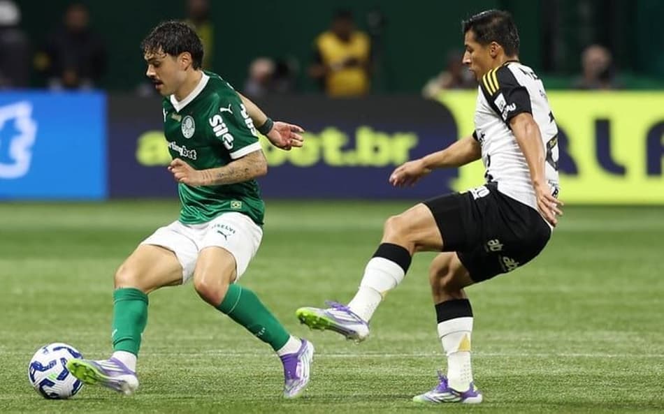 Mauricio, meia do Palmeiras
