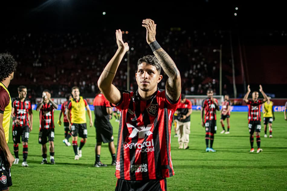 Felipe Cardoso depois de jogo do Vitória no Barradão (Foto: Victor Ferreira / EC Vitória)