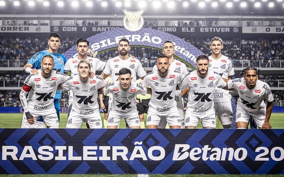 Elenco do Santos antes da derrota por 2 a 0 para o Internacional. (Foto: Raul Baretta/ Santos FC)