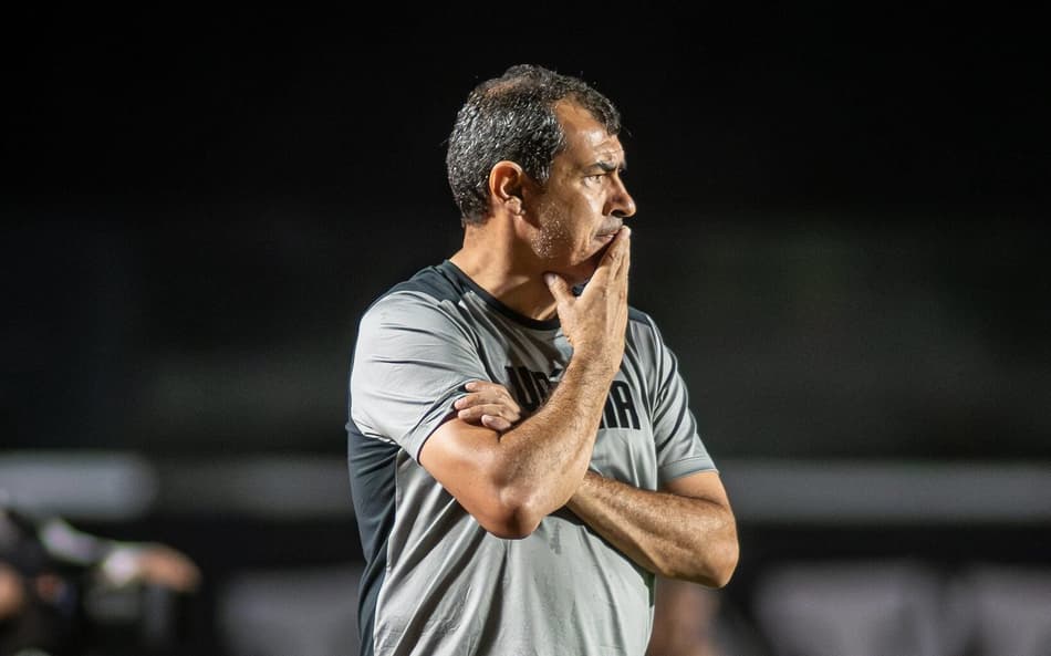 Carille comanda o Vitória contra o Sport (Foto: Victor Ferreira / EC Vitória)