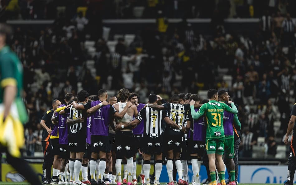 Time do Atlético-MG após classificação na Sul-Americana (Foto: Pedro Souza / Atlético)