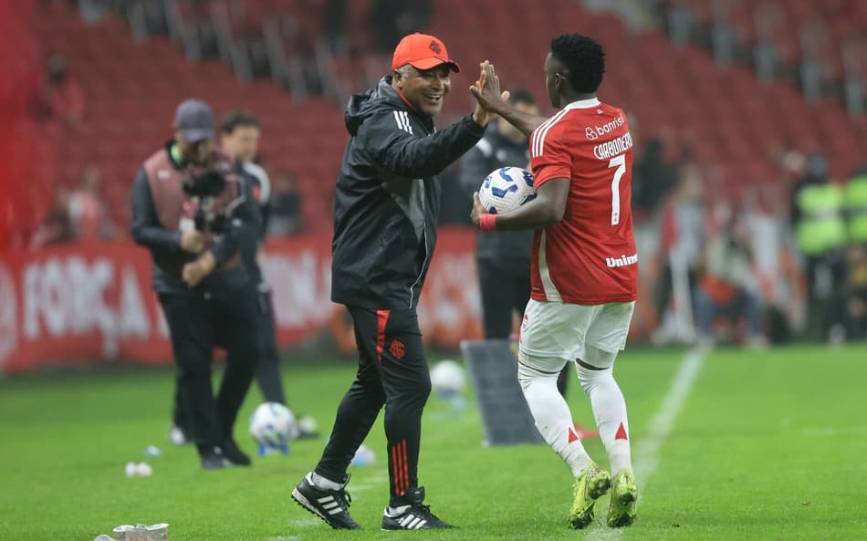 Carbonero e Roger Machado, do Internacional