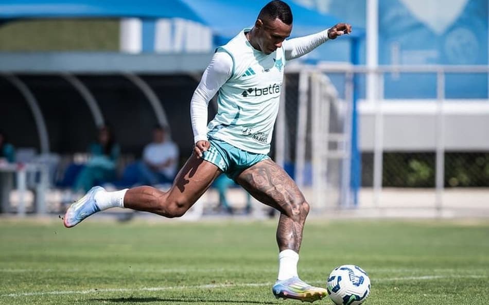 Atacante Marquinhos, do Cruzeiro, em treino na Toca da Raposa (Foto: Gustavo Aleixo/Cruzeiro)