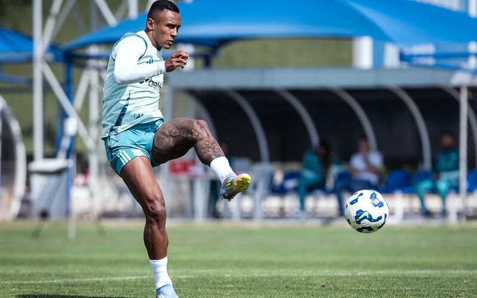 Atacante Marquinhos, do Cruzeiro, em treino na Toca da Raposa (Foto: Gustavo Aleixo/Cruzeiro)