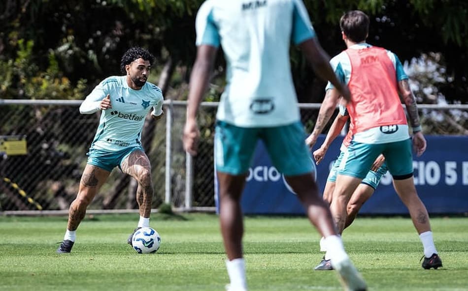 Atacante Gabigol, do Cruzeiro, em treino na Toca da Raposa (Foto: Gustavo Aleixo/Cruzeiro)