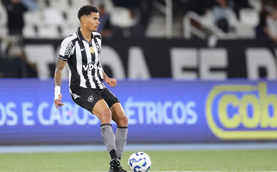 Newton vem de três jogos como titular no Botafogo (Foto: Vítor Silva/Botafogo)