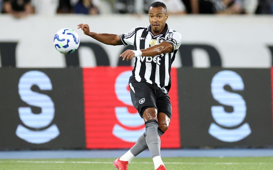 Marlon Freitas em ação na vitória do Botafogo sobre o Bragantino (Foto: Vítor Silva/Botafogo)