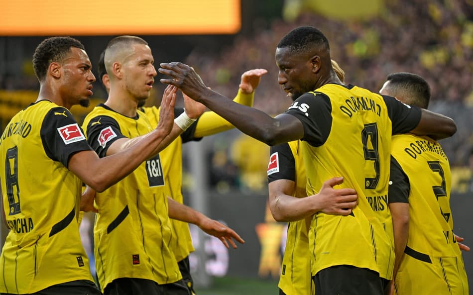 Guirassy comemora gol do Borussia sobre o Moenchengladbach