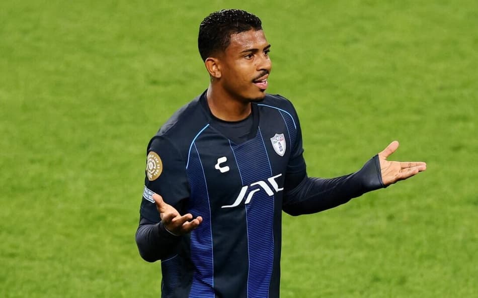 John Kennedy defende o Pachuca no Mundial (Foto: Michael Reaves / Getty Images North America / Getty Images via AFP)