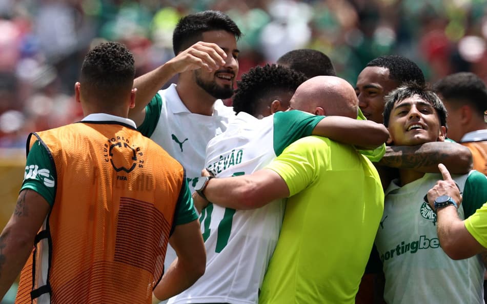 Jogadores do Palmeiras comemoram gol (Foto: FRANCK FIFE / AFP)