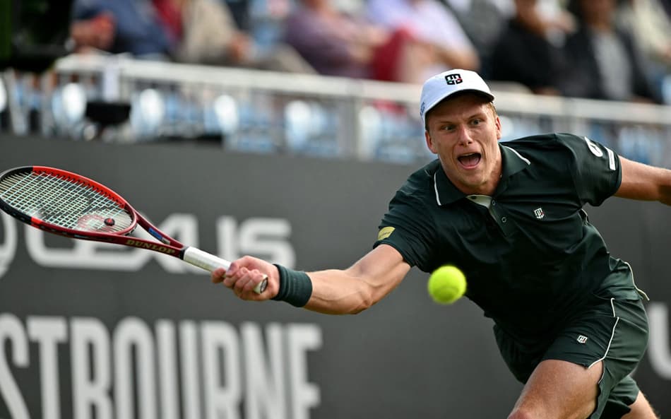 Humbert em Eastbourne International tennis tournament in Eastbourne, southern England, on June 27, 2025. (Photo by Glyn KIRK / AFP)