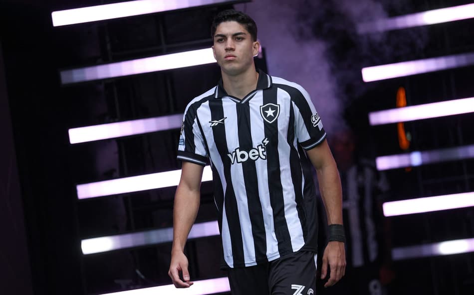 Jair deixa o Botafogo para jogar no Nottingham Forest (Foto: Francois Nel/AFP)