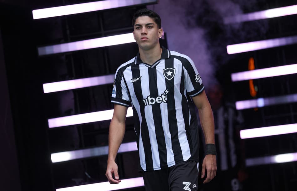 Jair deixa o Botafogo para jogar no Nottingham Forest (Foto: Francois Nel/AFP)