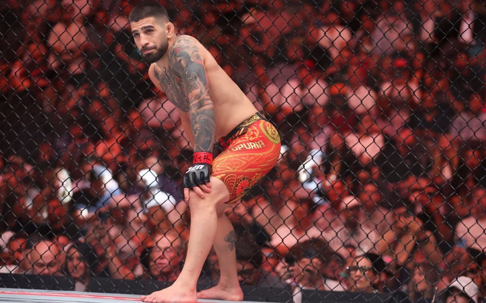 Ilia Topuria derrotou o Charles do Bronx no UFC 317 (Foto: Ian Maule/AFP)