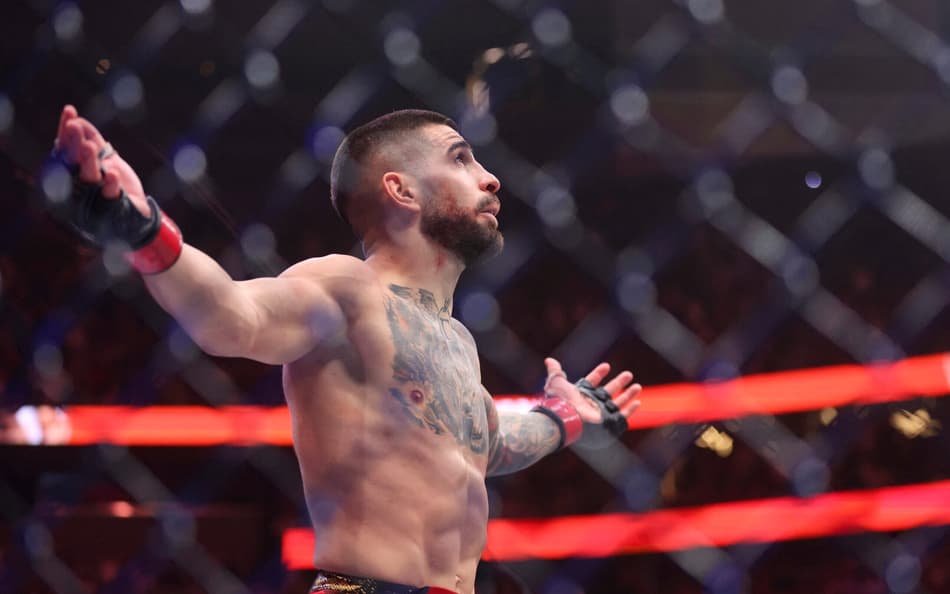 Ilia Topuria derrotou o Charles do Bronx no UFC 317 (Foto: Ian Maule/AFP)