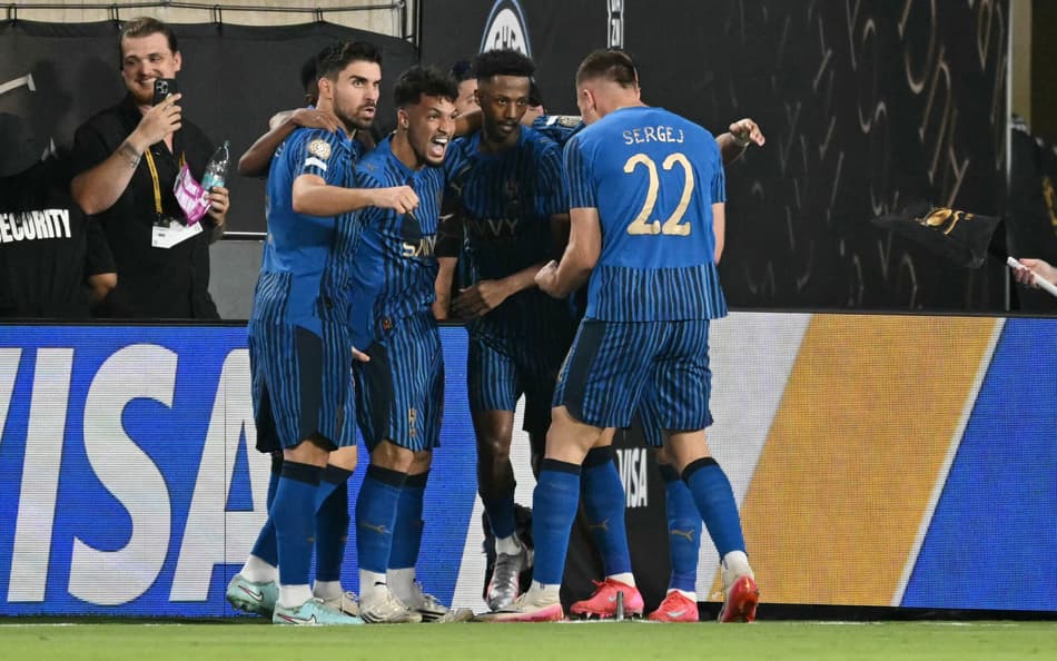 Jogadores do Al-Hilal comemoram gol contra o City no Mundial (Foto: PATRICIA DE MELO MOREIRA / AFP)