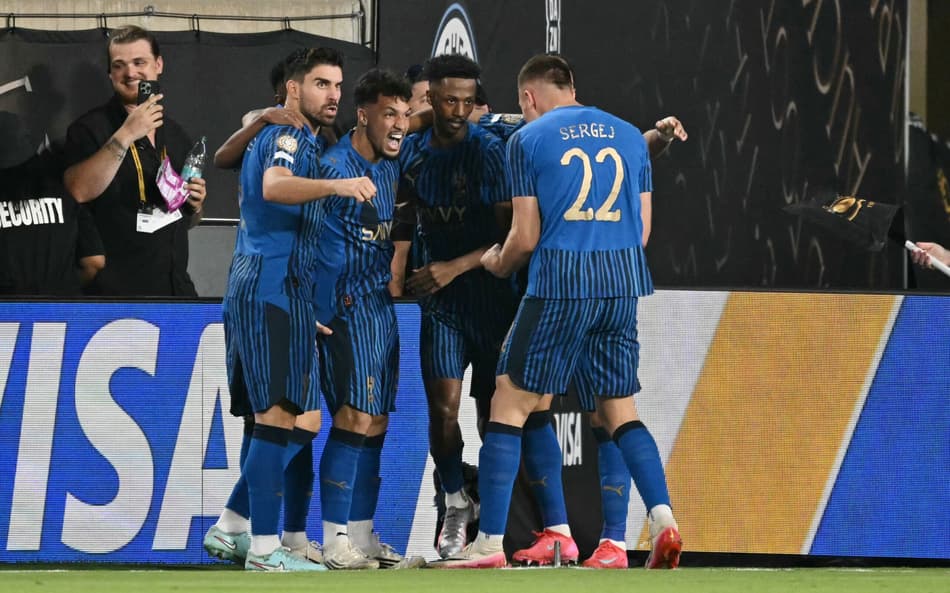 Jogadores do Al-Hilal comemoram gol contra o City no Mundial (Foto: PATRICIA DE MELO MOREIRA / AFP)
