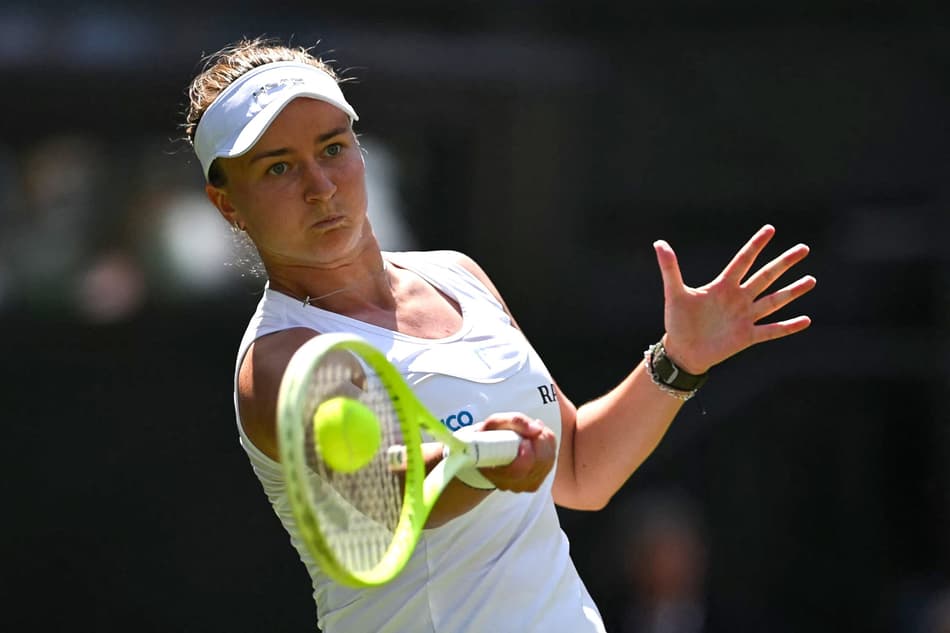 A tcheca Barbora Krejcikova na partida contra a filipina Alexandra Eala (Foto: Glyn KIRK / AFP)