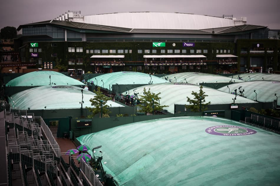 Imagens da quarta-feira chuvosa em Wimbledon