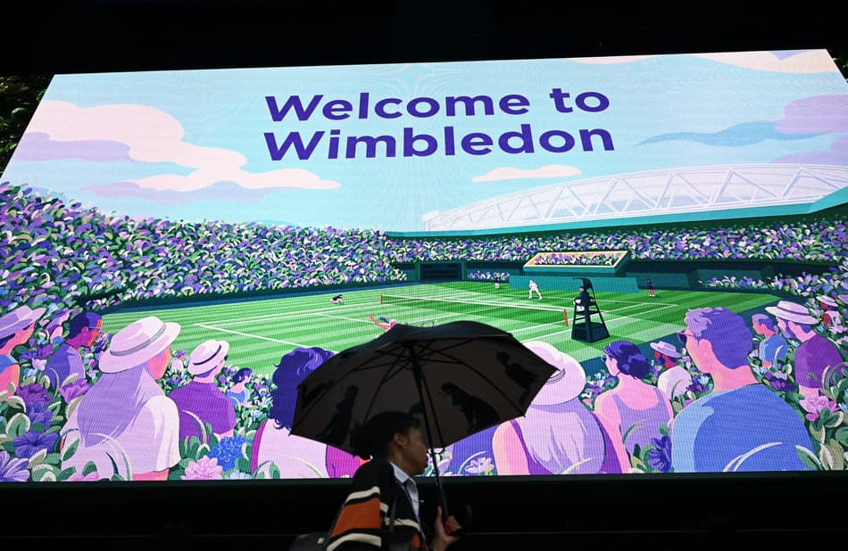 As boas-vindas a Wimbledon (Foto: Kirill KUDRYAVTSEV / AFP)