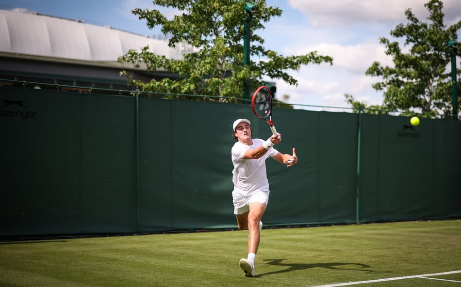 João Fonseca protagoniza lindo gesto após avançar de fase em Wimbledon