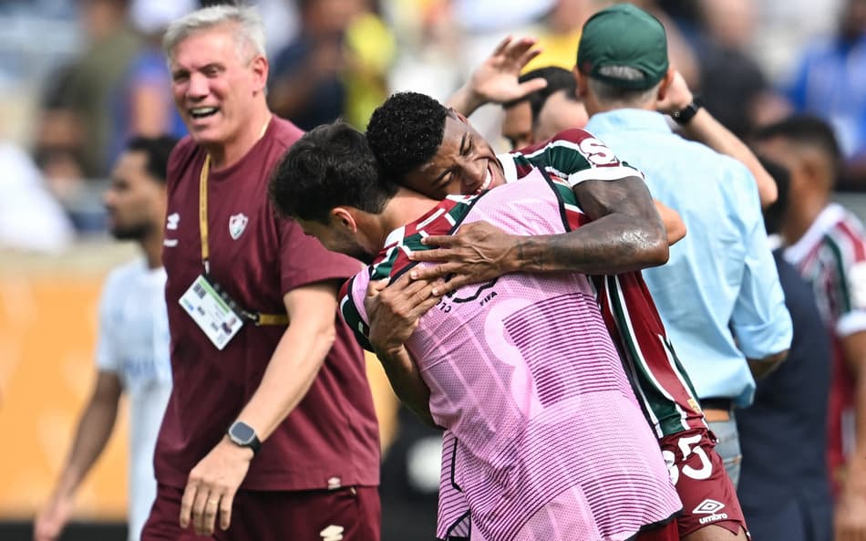 Hércules comemora com Martinelli em Fluminense x Al-Hilal