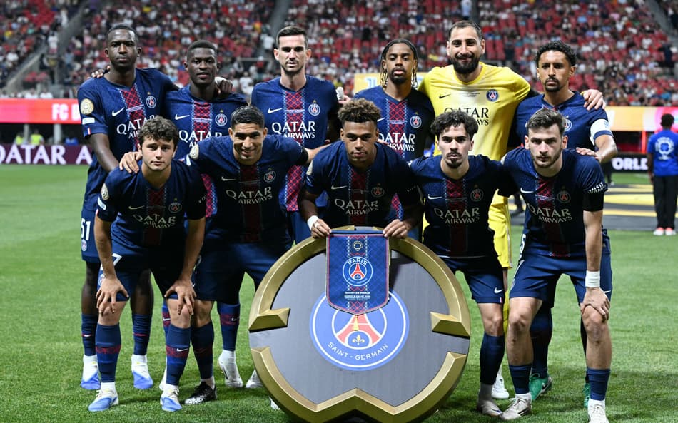 Elenco do PSG na partida contra o Bayern (Foto: PATRICIA DE MELO MOREIRA / AFP)