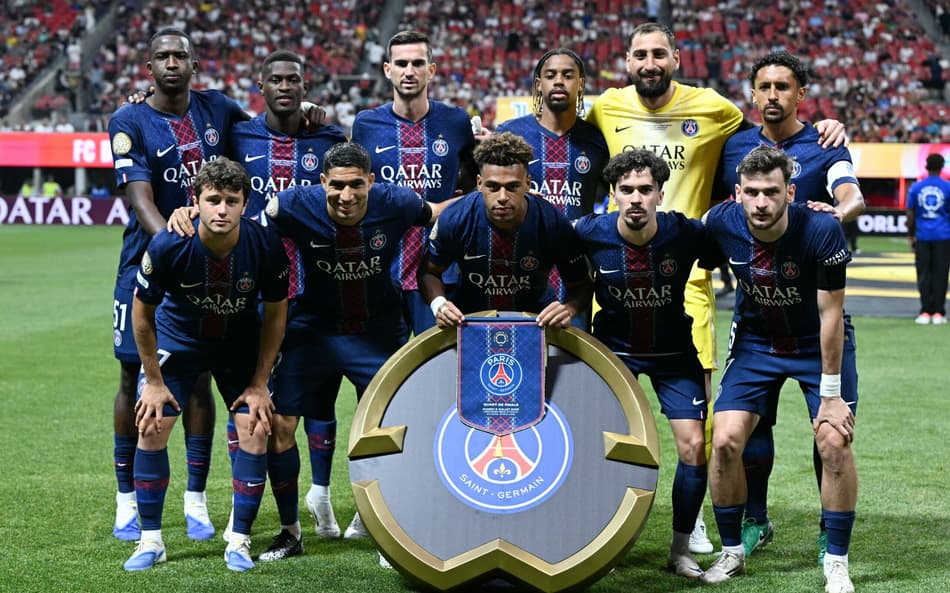 Elenco do PSG na partida contra o Bayern (Foto: PATRICIA DE MELO MOREIRA / AFP)
