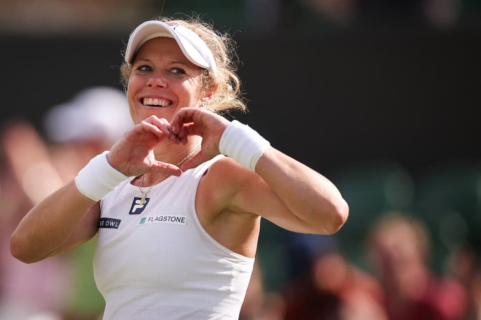 A alemã Laura Siegemund comemora a vitória sobre a argentina Solana Sierra (Foto: HENRY NICHOLLS / AFP)