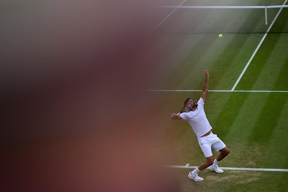 O saque é uma das armas de Marin Cilic (Foto: Glyn KIRK / AFP)