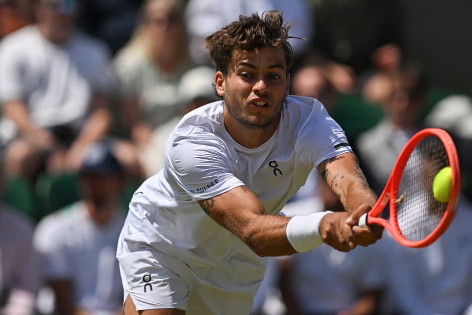 O italiano Flavio Cobolli na partida contra o croata Marin Cilic (Foto: Glyn KIRK / AFP)