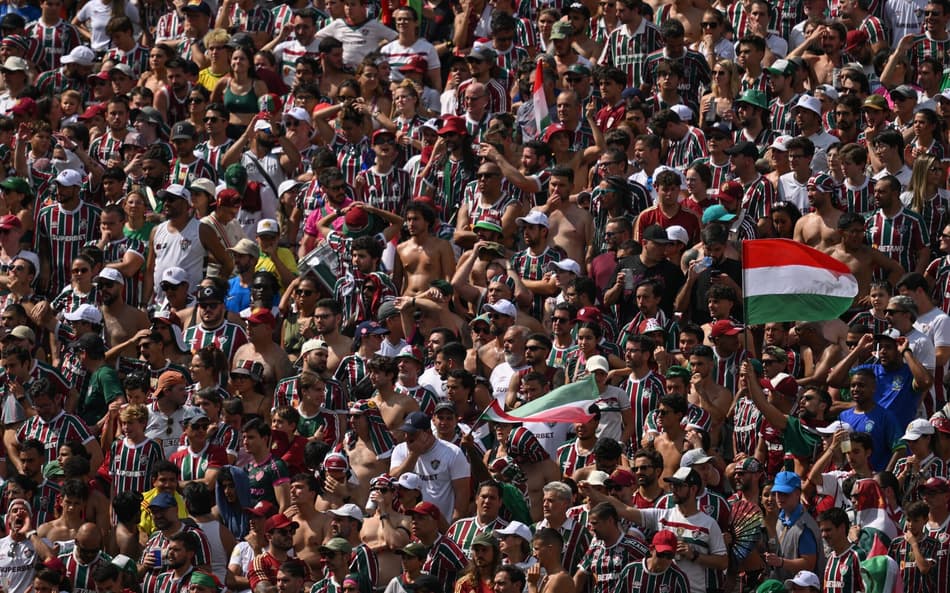 Torcedores do Fluminense na partida contra o Chelsea pelo Mundial de Clubes (Foto: Angela Weiss / AFP)