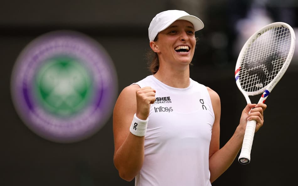 Até esta quarta, Iga Swiatek tinha como melhor resultado as quartas de final de 2023 em Wimbledon (Foto: HENRY NICHOLLS / AFP)