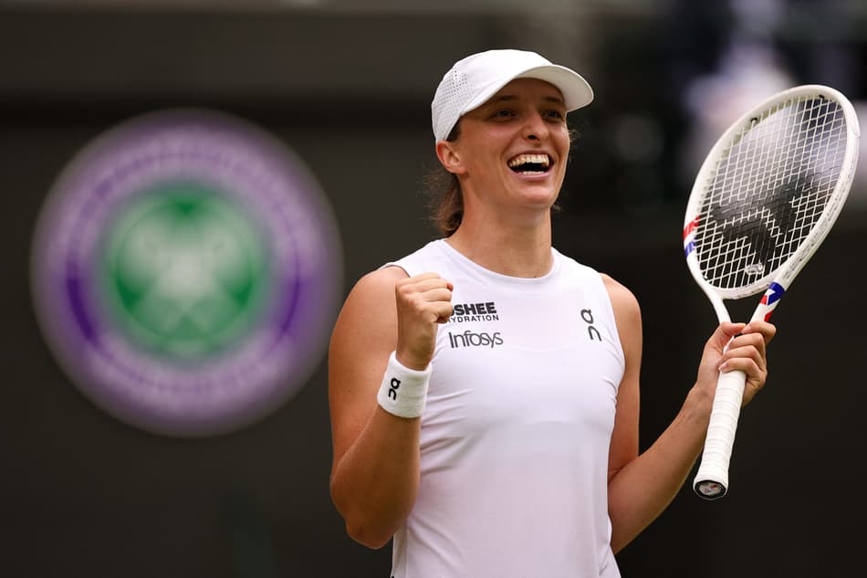 Até esta quarta, Iga Swiatek tinha como melhor resultado as quartas de final de 2023 em Wimbledon (Foto: HENRY NICHOLLS / AFP)
