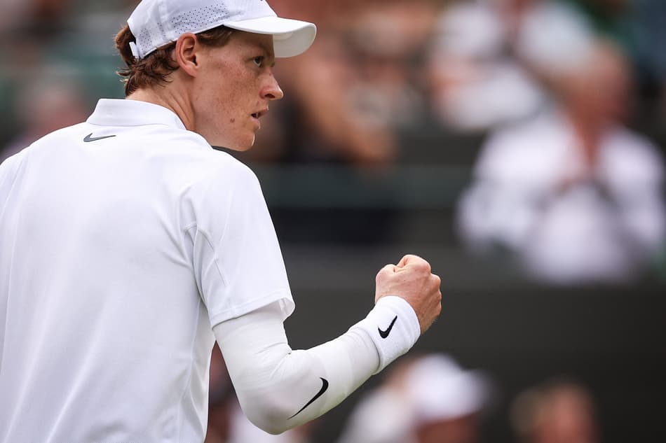 O italiano Jannik Sinner na partida contra o americano Ben Shelton (Foto: HENRY NICHOLLS / AFP)