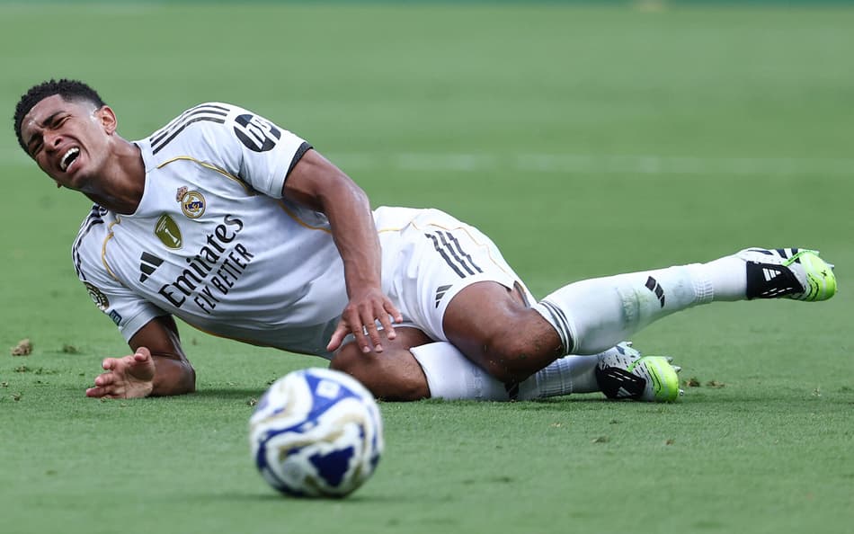 Bellingham em ação pelo Real Madrid na partida contra o PSG no Mundial (Foto: FRANCK FIFE / AFP)