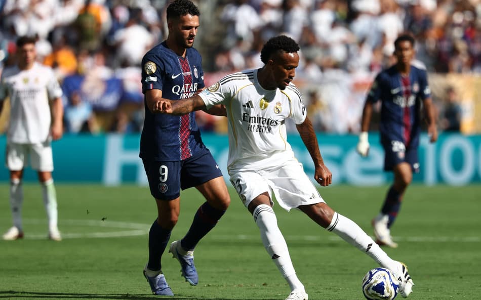 Militão em ação pelo Real Madrid (Foto: FRANCK FIFE / AFP)