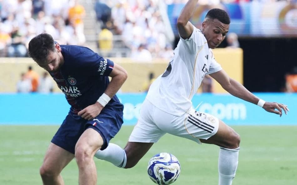 Jogada de Kvaratskhelia contra Mbappé encanta torcedores; veja