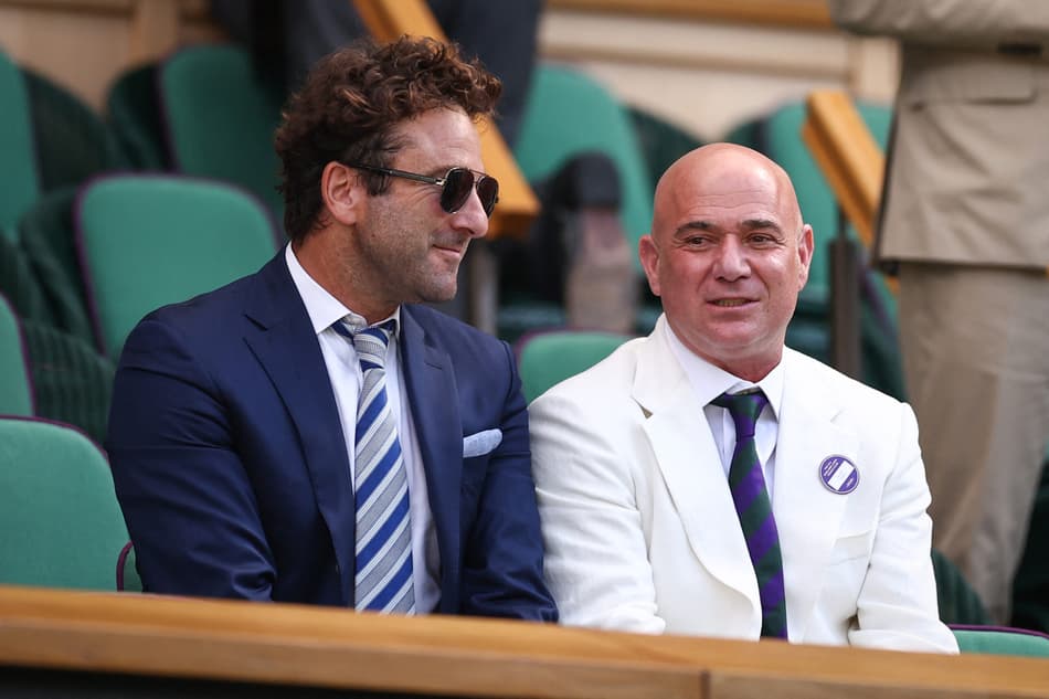 Campeão de Wimbledon em 1992, o americano Andre Agassi no camarote real (Fotyo: HENRY NICHOLLS / AFP)