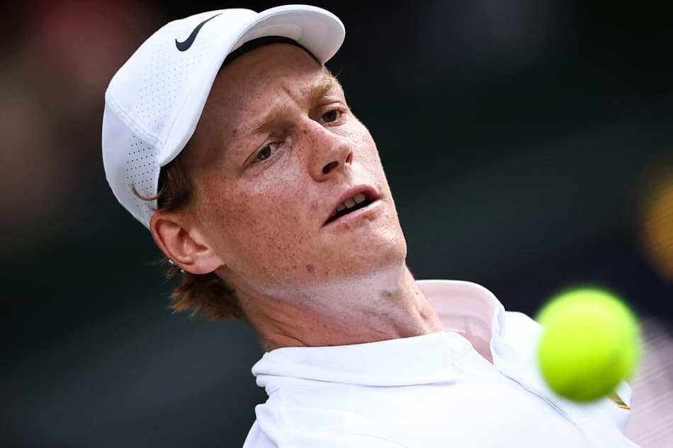 Sinner é o único com três finais de Grand Slam na temporada (Foto: HENRY NICHOLLS / AFP)