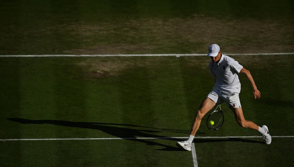 Imagens de Sinner e Alcaraz na final de Wimbledon