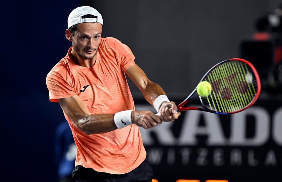 O argentino Juan Pablo Ficovich na derrota para o americano Aleksandar Kovacevic no torneio mexicano (Foto: Alfredo ESTRELLA / AFP)