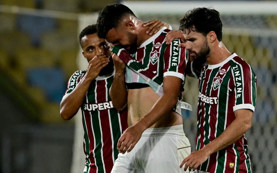 Ignácio deixa o gramado chorando após lesão em Fluminense x Palmeiras